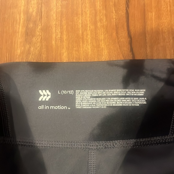 All in Motion Cropped Leggings - Picture 2 of 5
